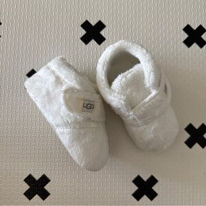 UGG bixbee infant curly fleece Velcro booties